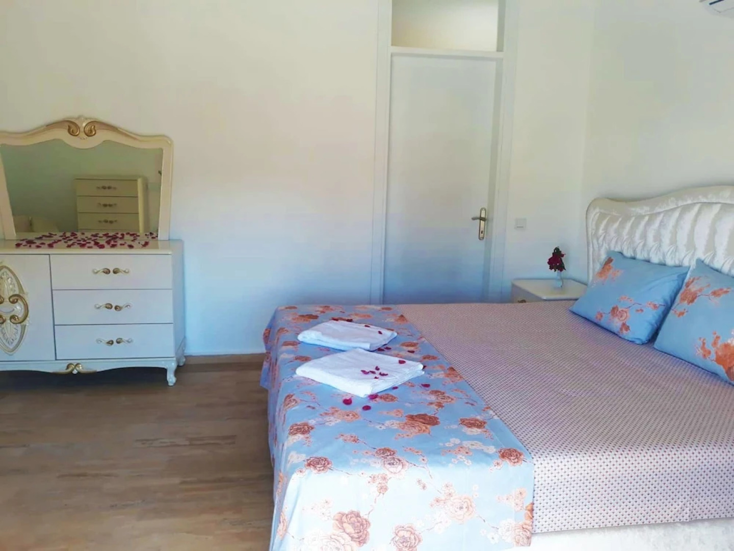 Sunrise Marina Suit Apart