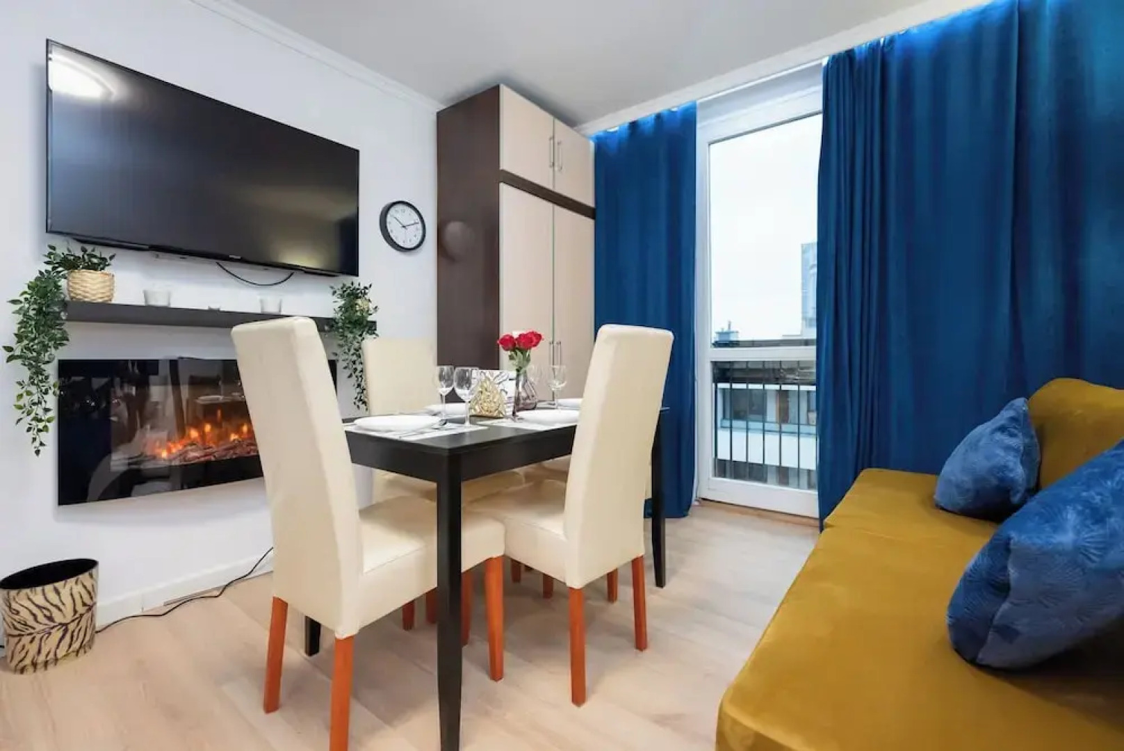 UNIT Warszawa Centrum Room by Metro Rondo ONZ