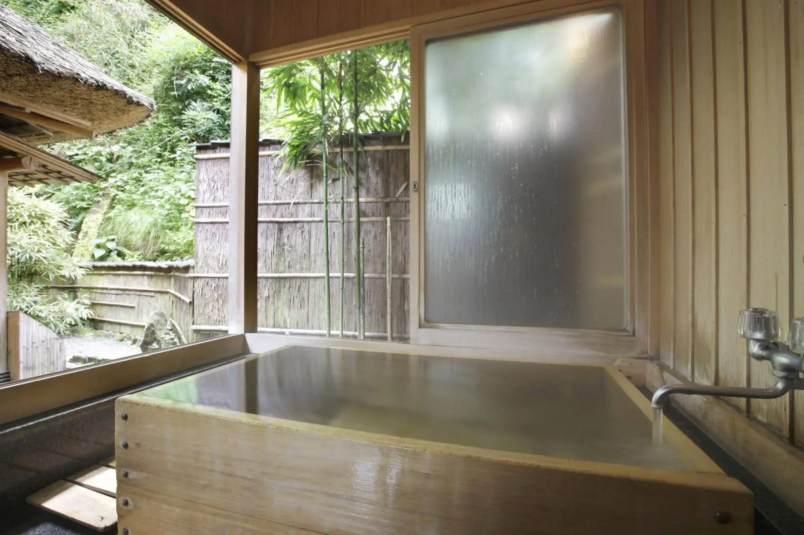 Izu Nagaoka-Onsen Hotel Kona Besso