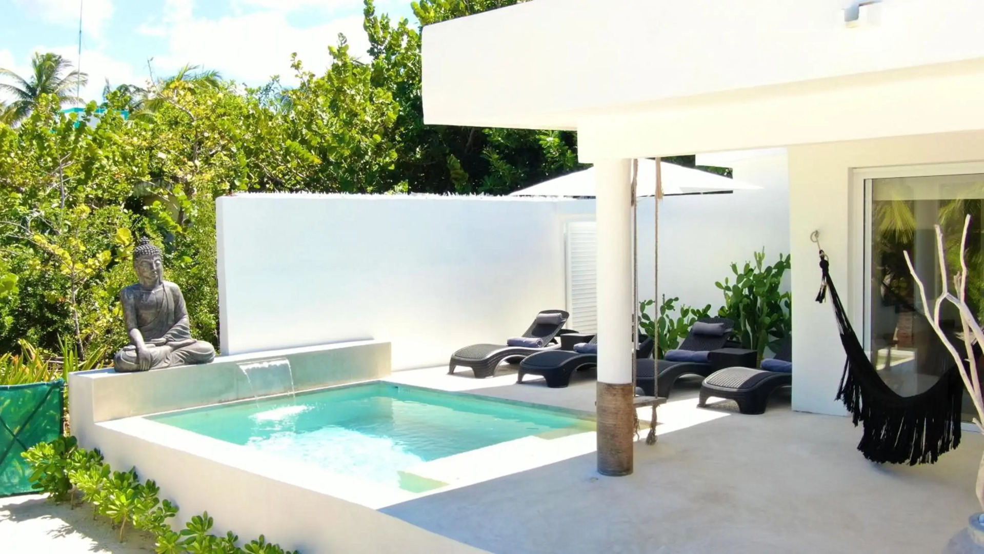 Casa en primera linea de playa con alberca