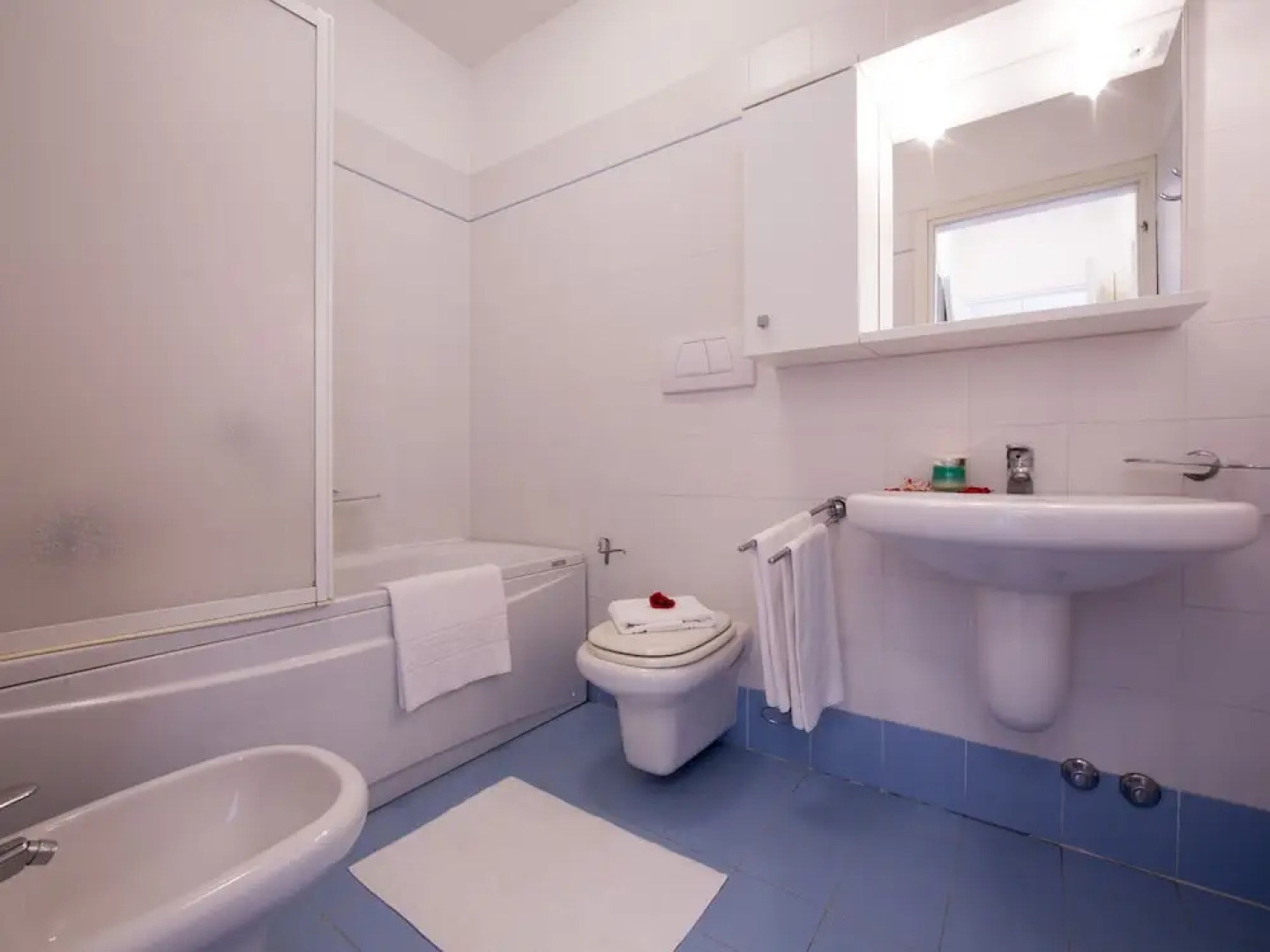 Modern Furnished Apartment With air Conditioning