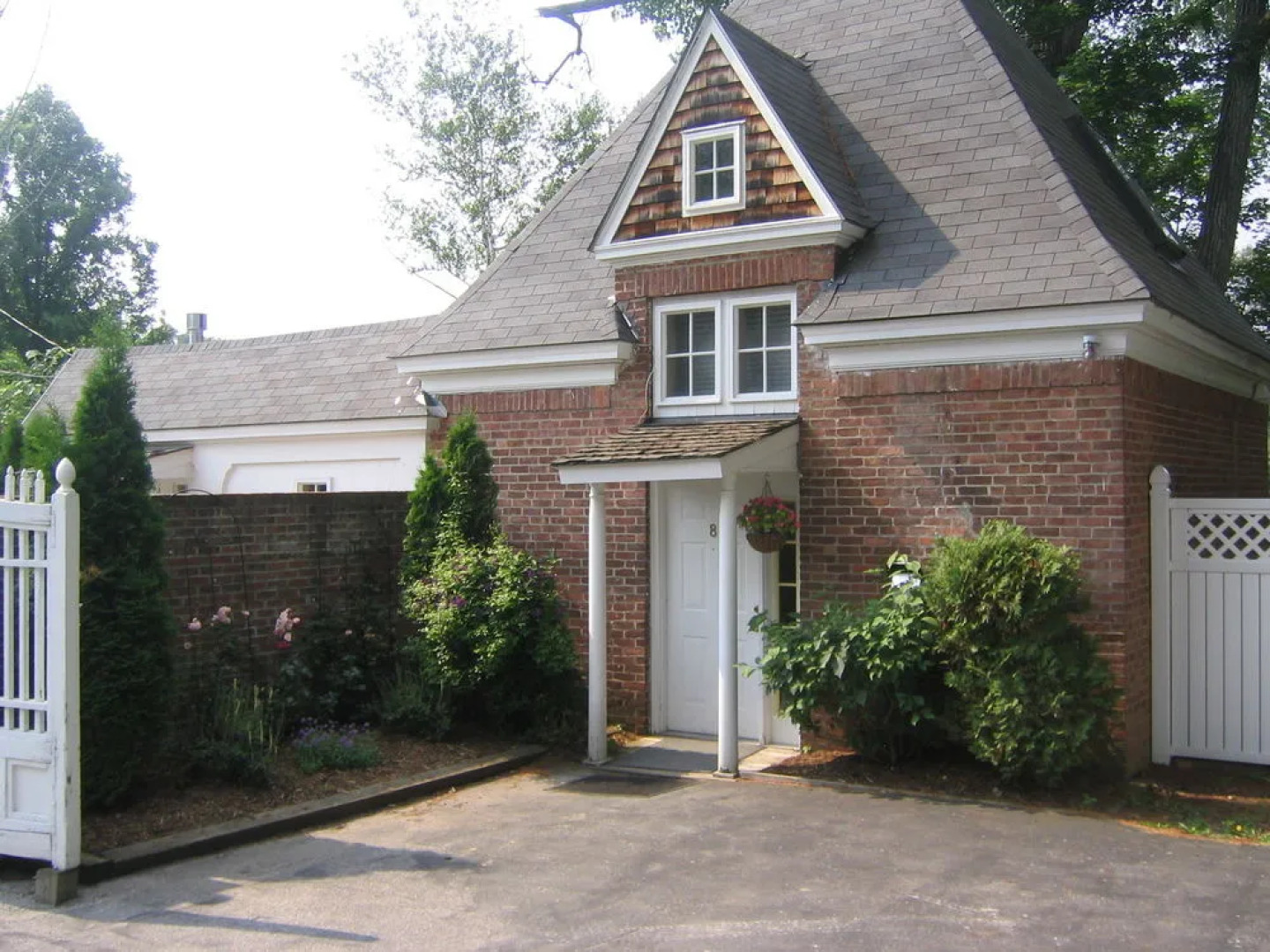 The Four Chimneys Inn