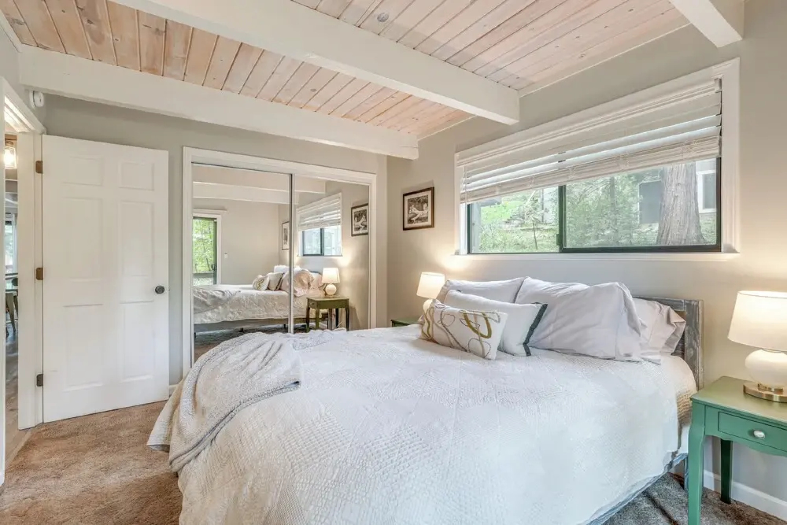 Family Cabin in Blue Lake Springs, Near Town!