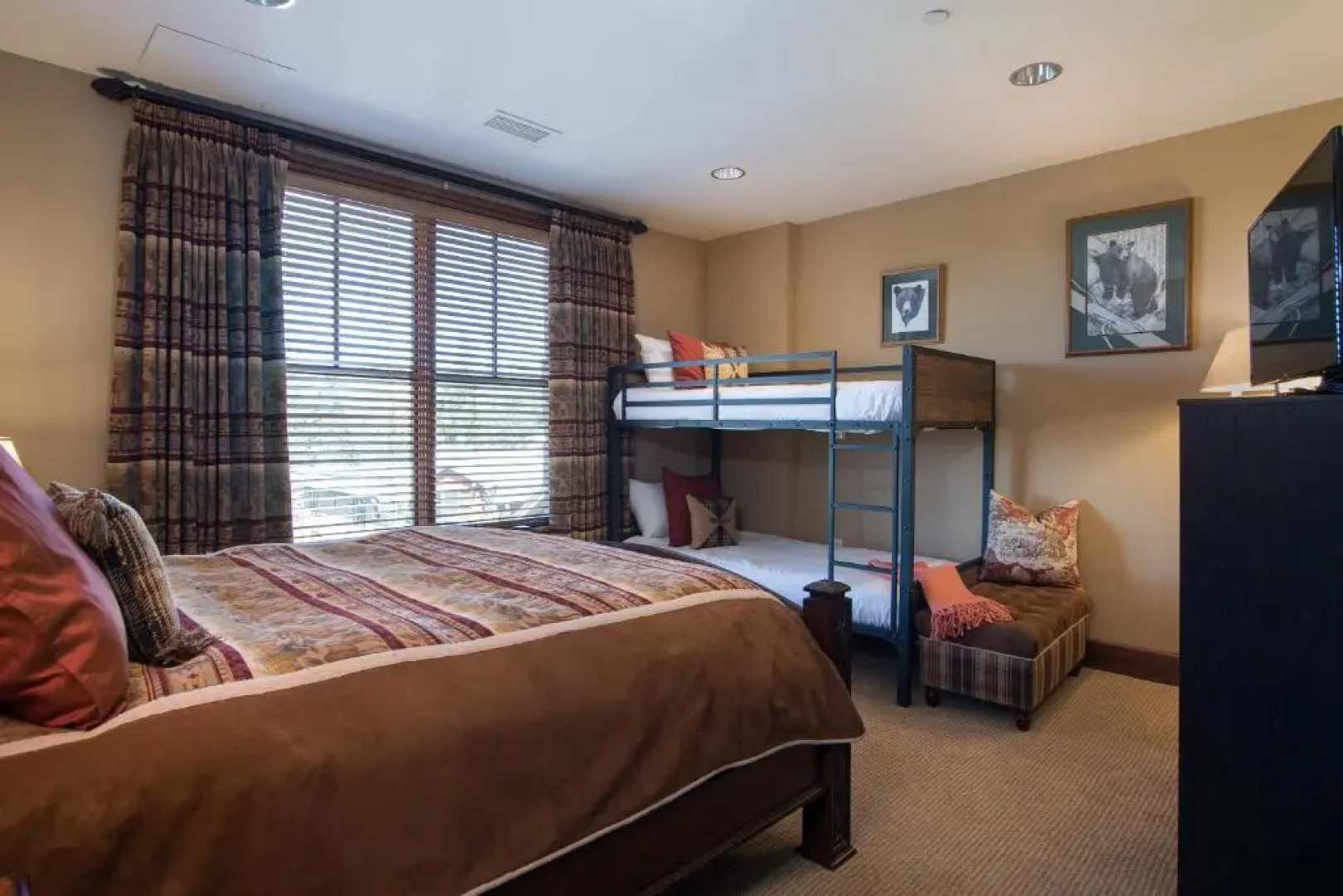 Reduce Rates w/ Skating Rink View in Northstar Village! Great Bear 404