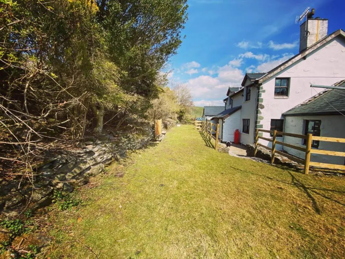 Beautiful secluded farmhouse with hot tub