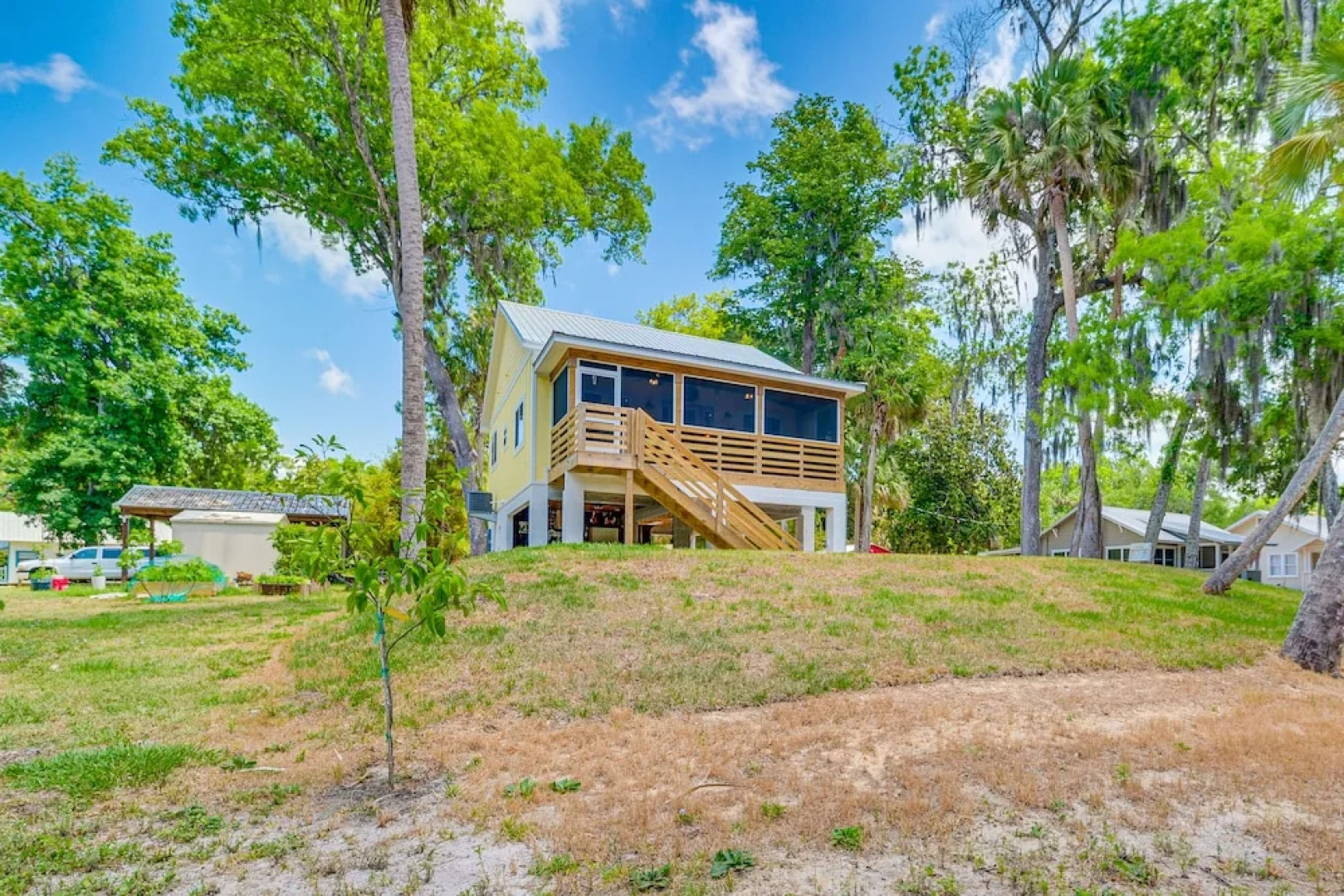 Stilt-style Cottage < 1 Mi to Downtown Yankeetown!