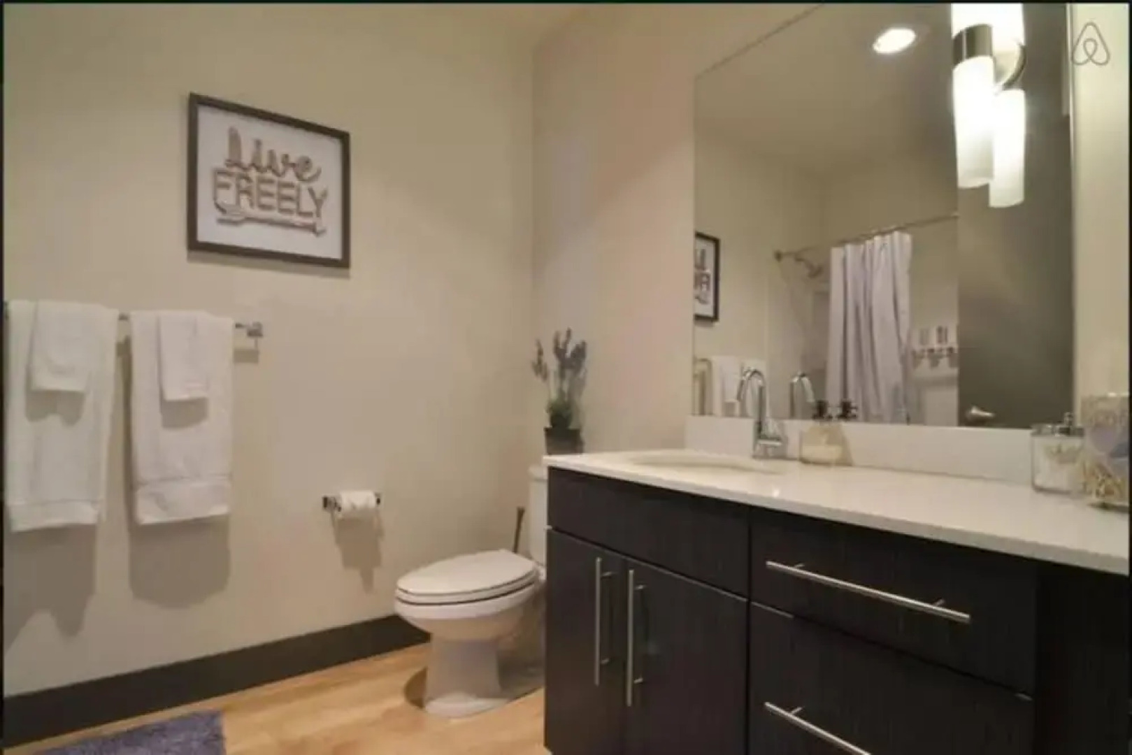 2bd2bath Waterfront Home in Hrt of SEA