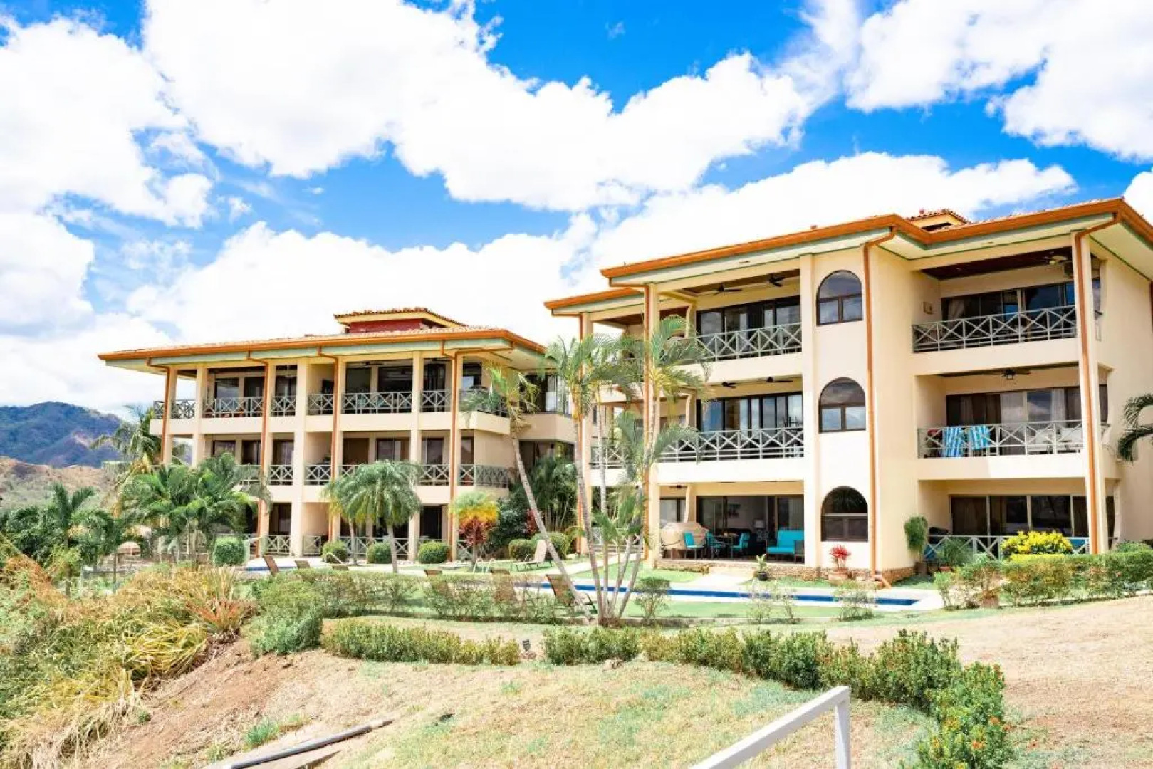 Flamingo Marina Resort 523, Flamingo 2-Bedroom Beachfront Condo with Pool