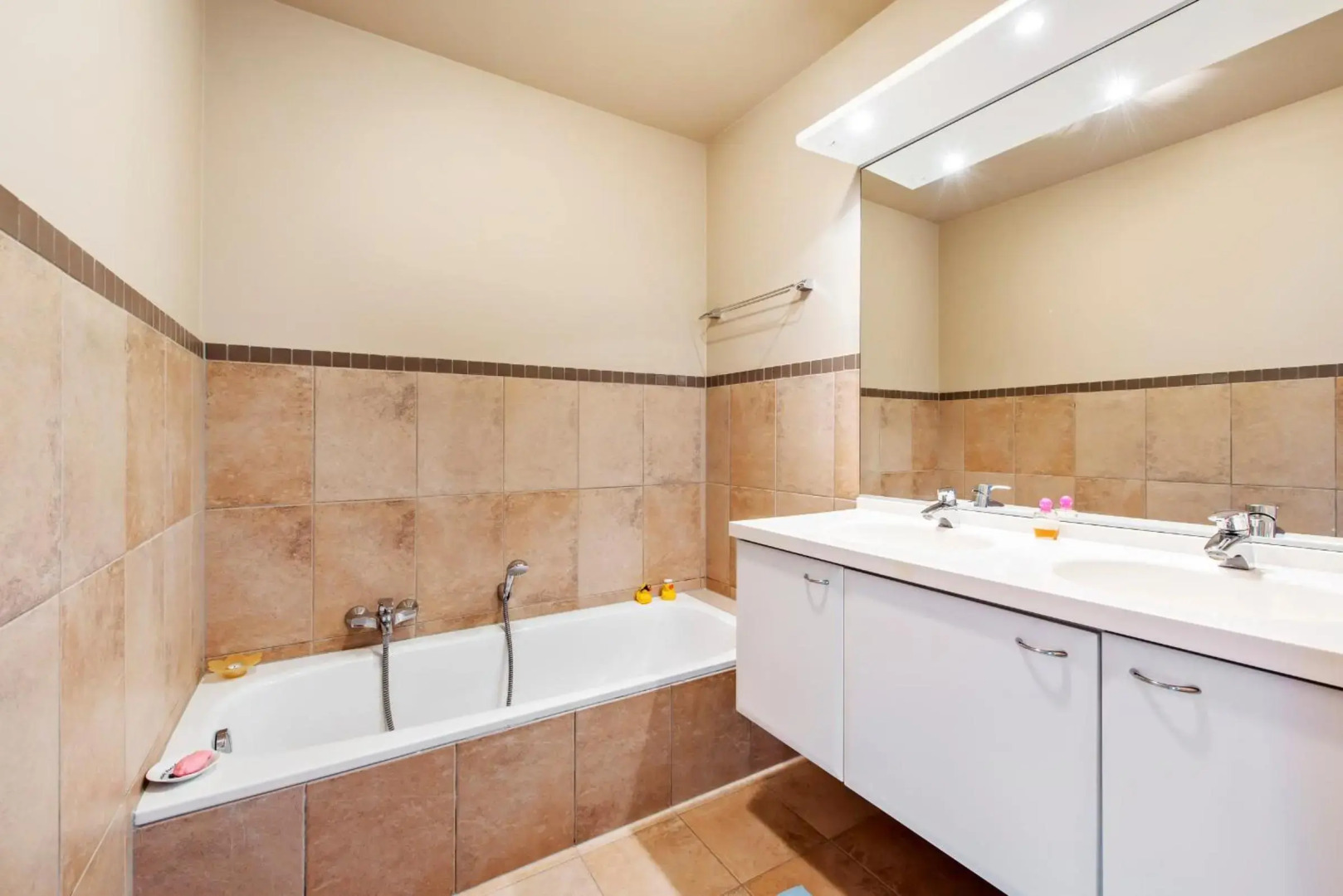 Bright apartment with 2 terraces in De Panne