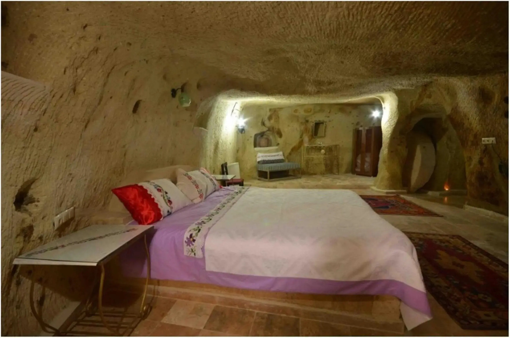 Jerveni Cave Hotel