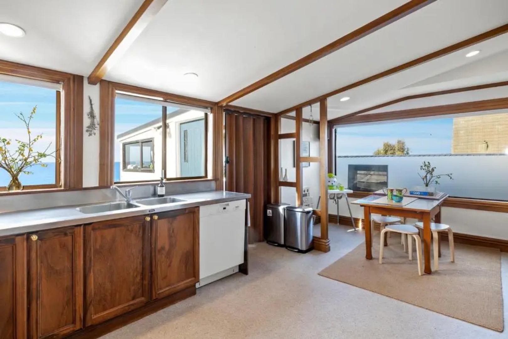 The Professor's Beach House - Brighton Holiday Home