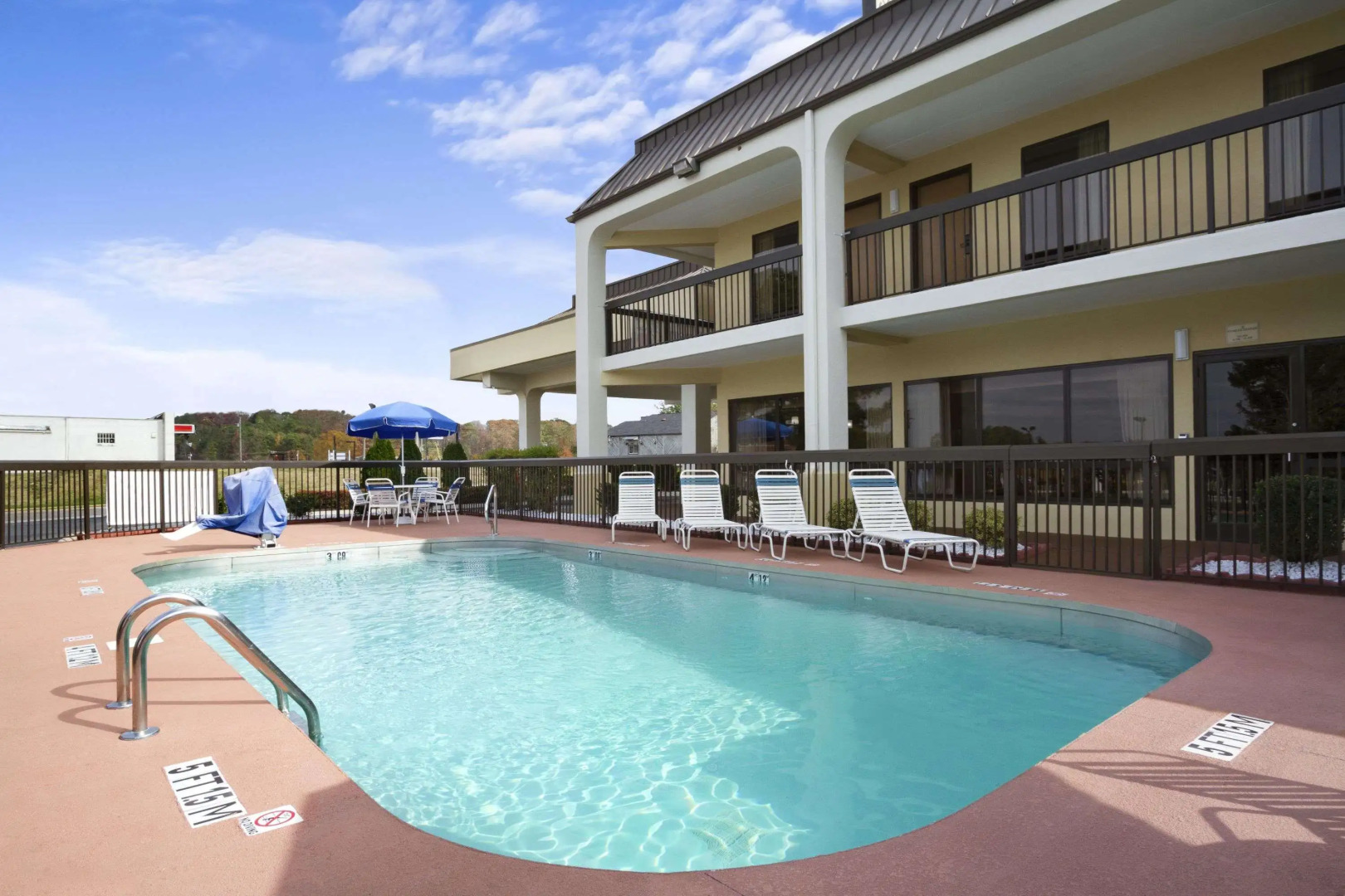 Super 8 by Wyndham Calhoun