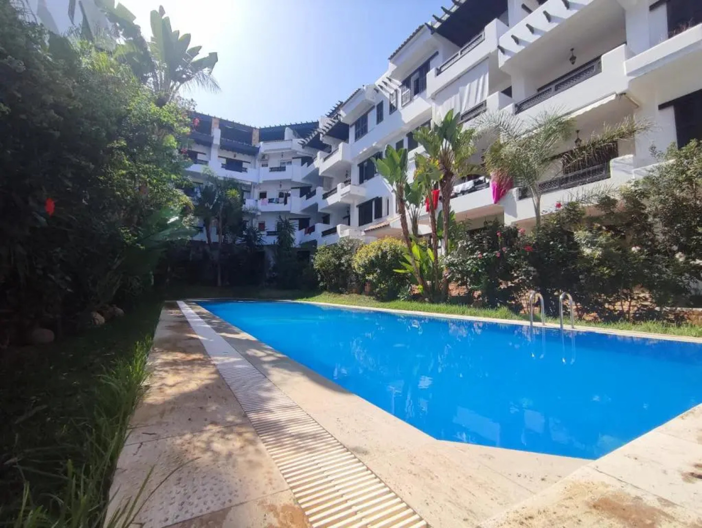 Le luxe en face à la mer avec piscine