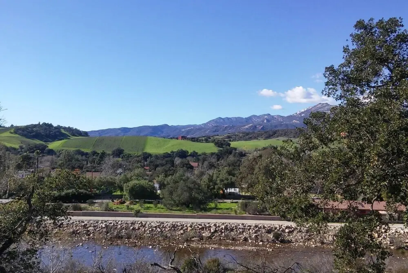 Oak View Studio Near Lake & Ojai - 1 Br apts by RedAwning