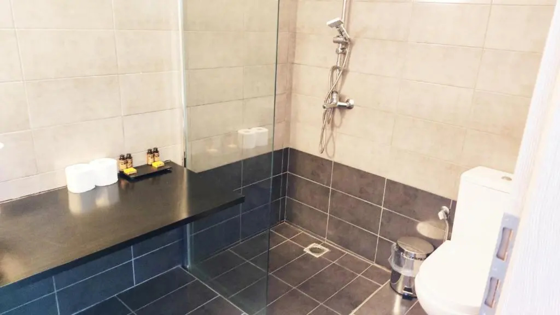 AVALON cosy apartments, minimal villas with shared swimming pool