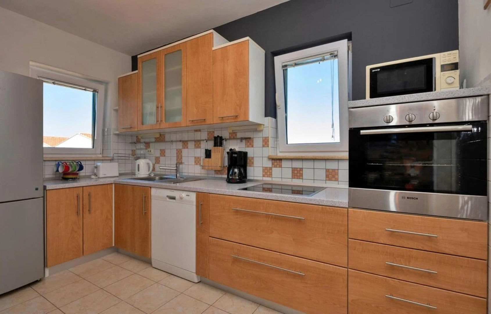 Amazing Home in Makarska With Wifi and 6 Bedrooms