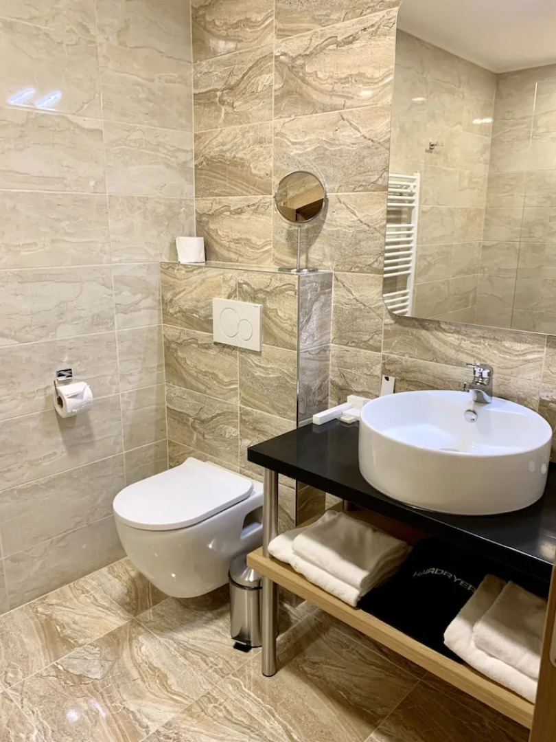 AZZA Hotel & Restaurant