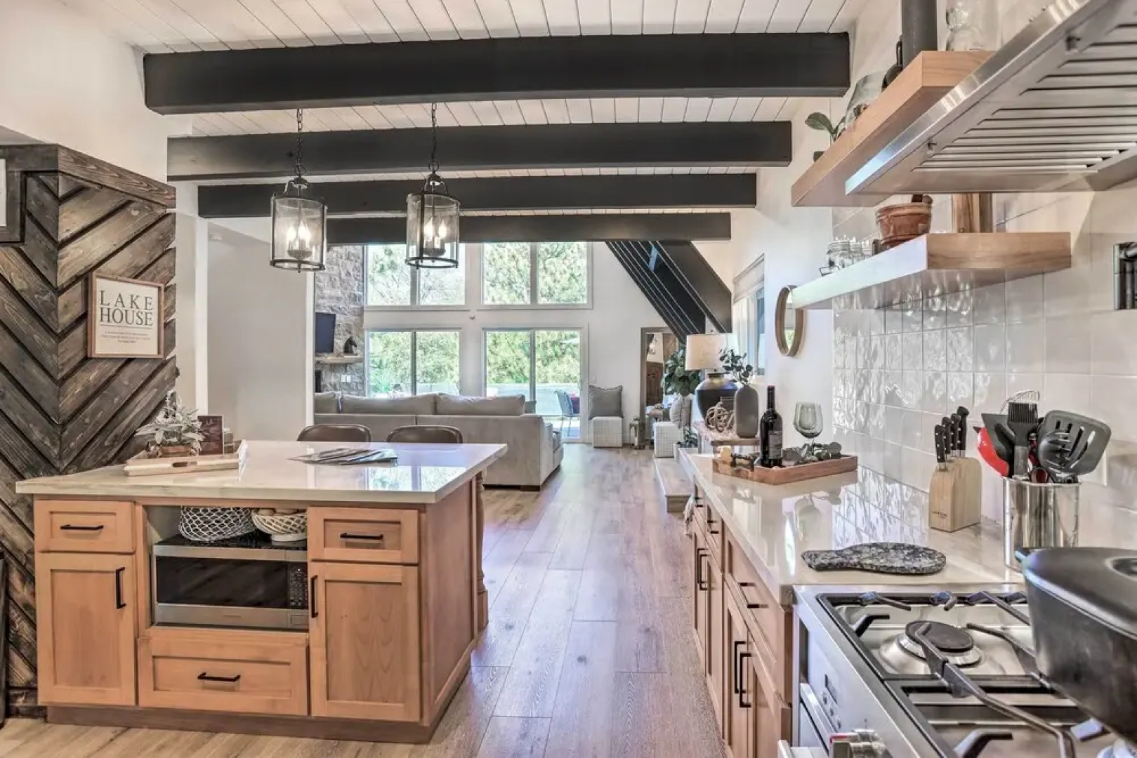 Luxe Timberland Villa w/ Lake Arrowhead Access!