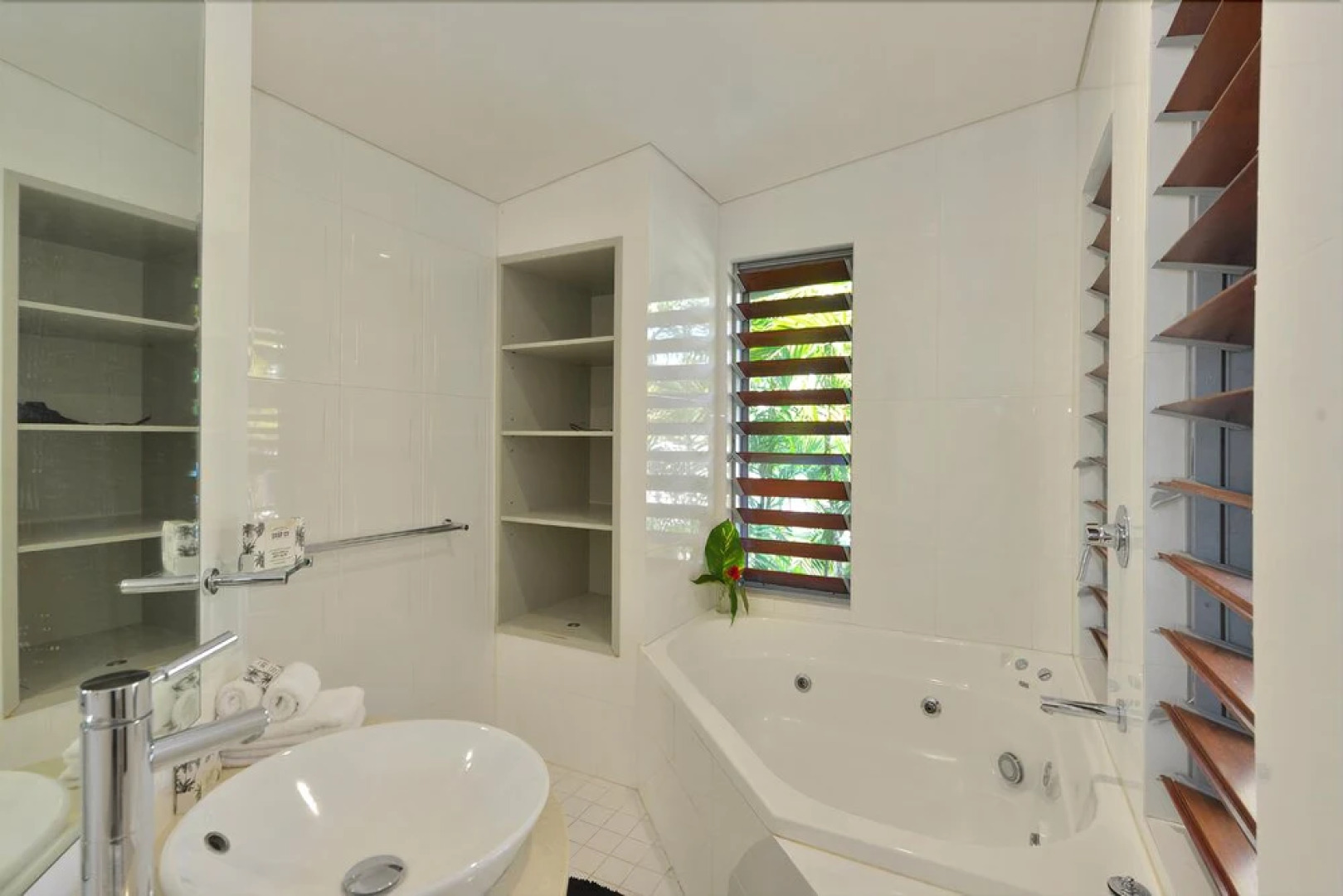 Absolute on Newell Luxury Beach House