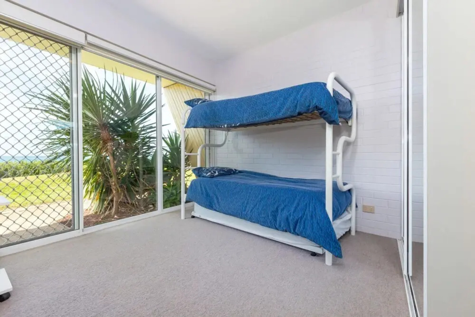 Retreat Beside The Beach - Unit Four