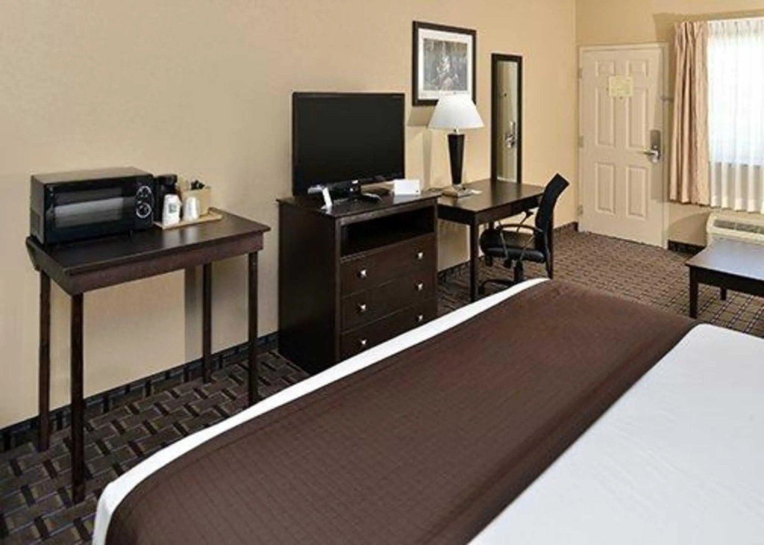 Western Inn & Suites