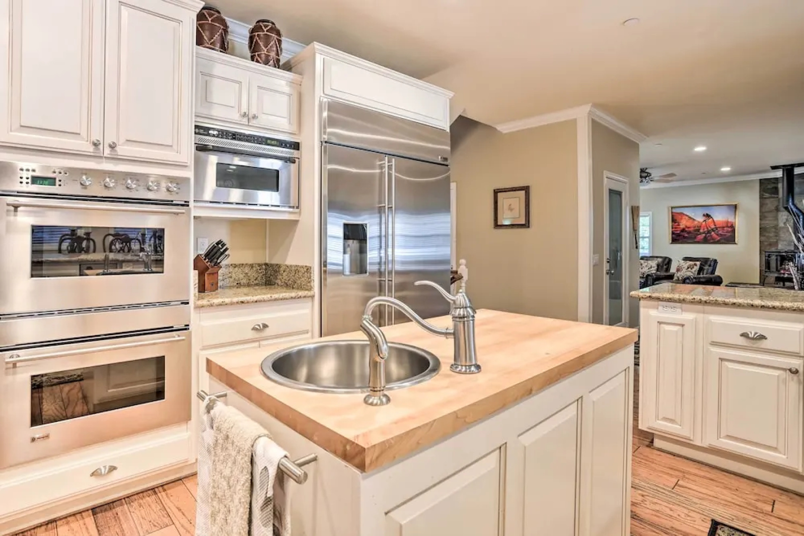 Huge Lake Arrowhead Home w/ 3 Decks & Grill!