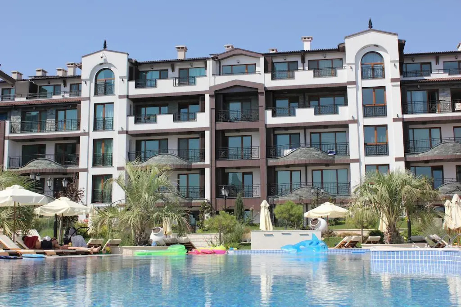 Rose Gardens Apart Hotel