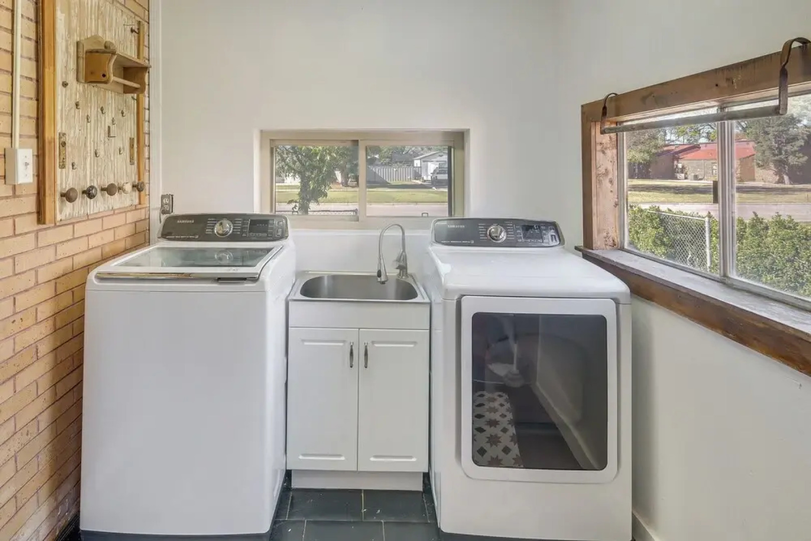 Walk to Main Street: Charming Roswell Home!