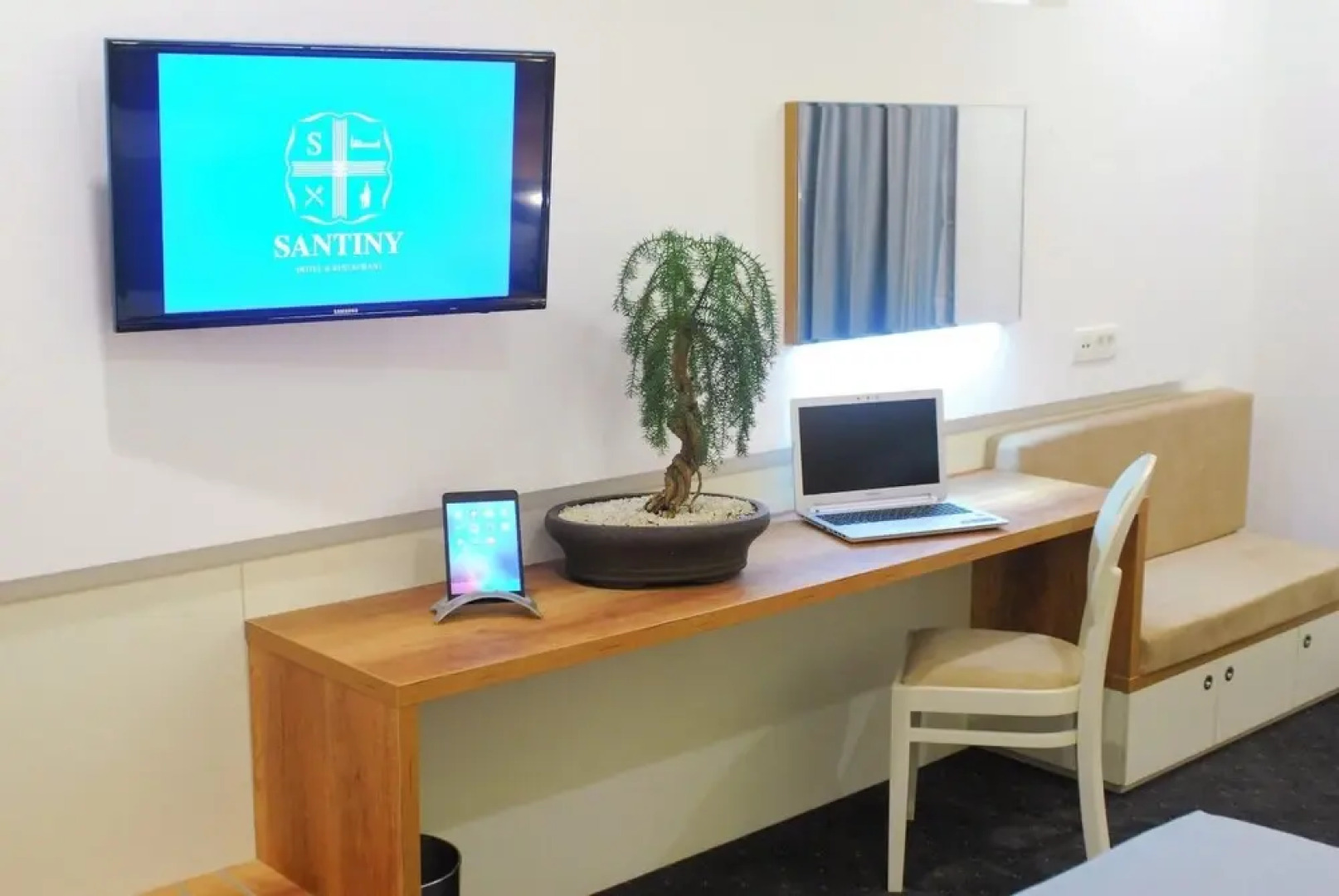 Santiny Hotel & Restaurant