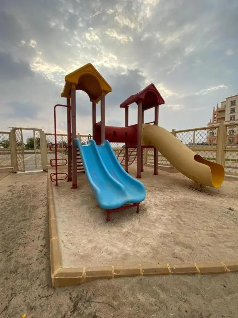 4 bedroom apt in king Abdullah economy city ابراج الشاطي