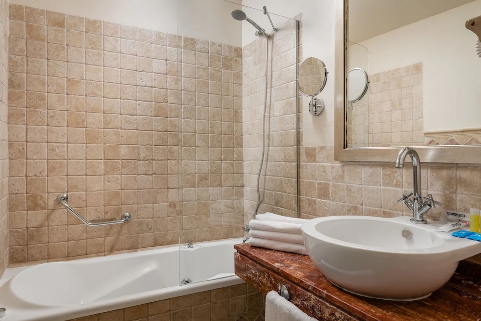 Hotel  YIT La Casona del Arco