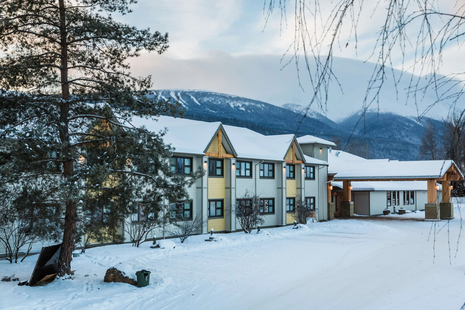 Prestige Hudson Bay Lodge & Conference Centre, WorldHotels Crafted Collection