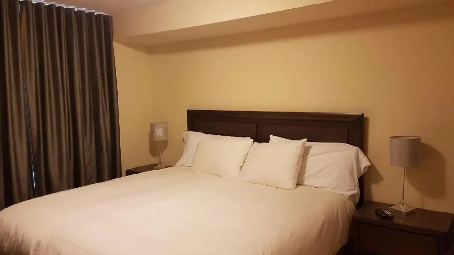 Toronto Luxury Accommodations - University Plaza