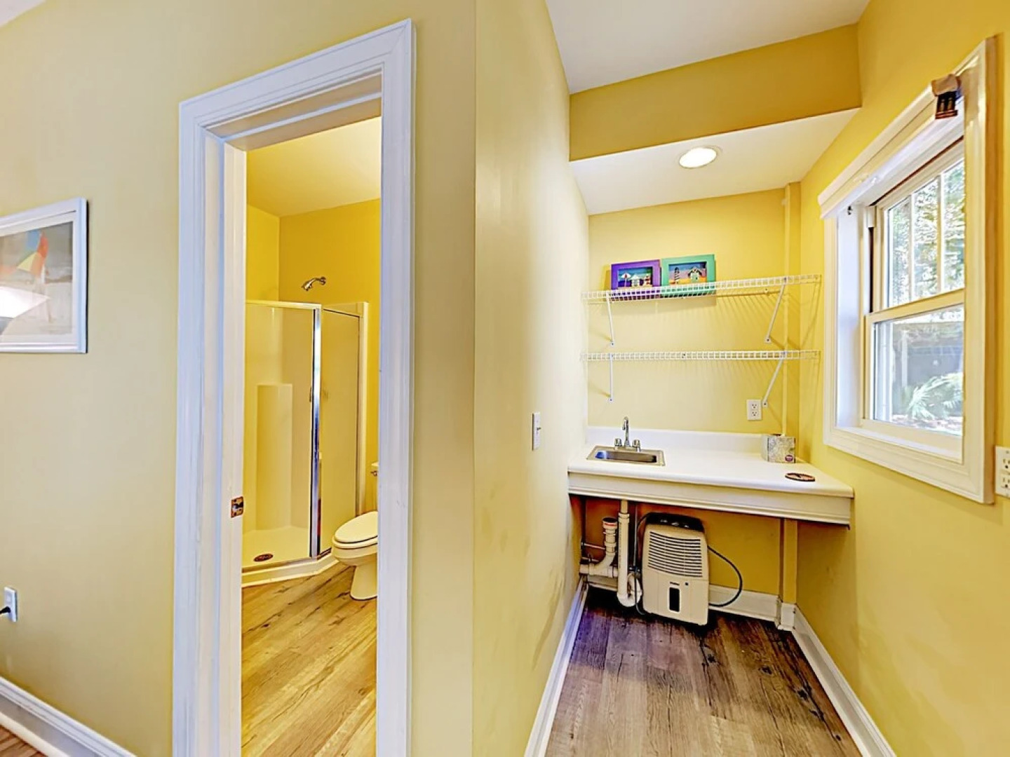 Large Family W/ Outdoor Dining, Walk To Beach 5 Bedroom Home