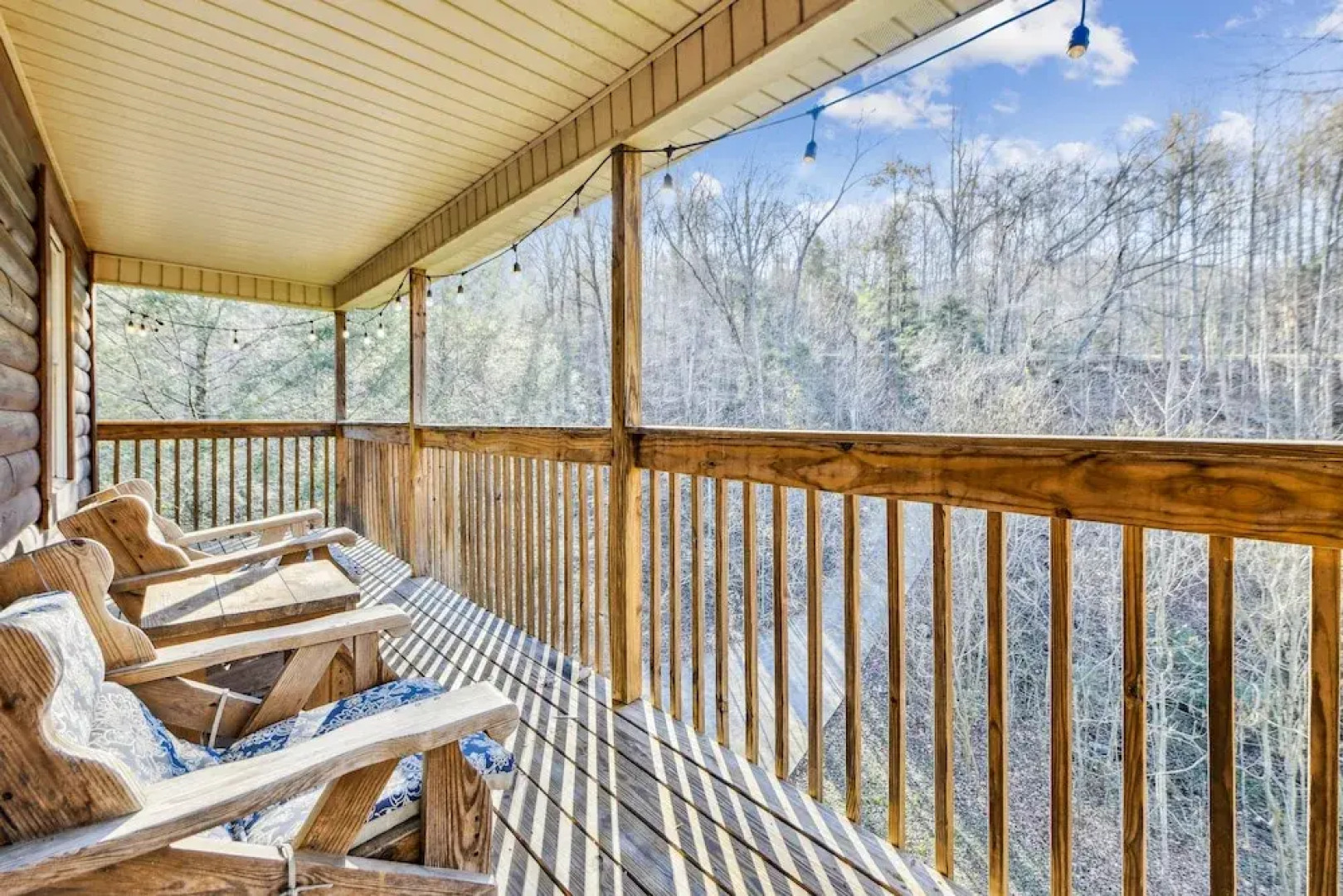 Private Golden Fox Cabin with Grill and Firepit by Redawning