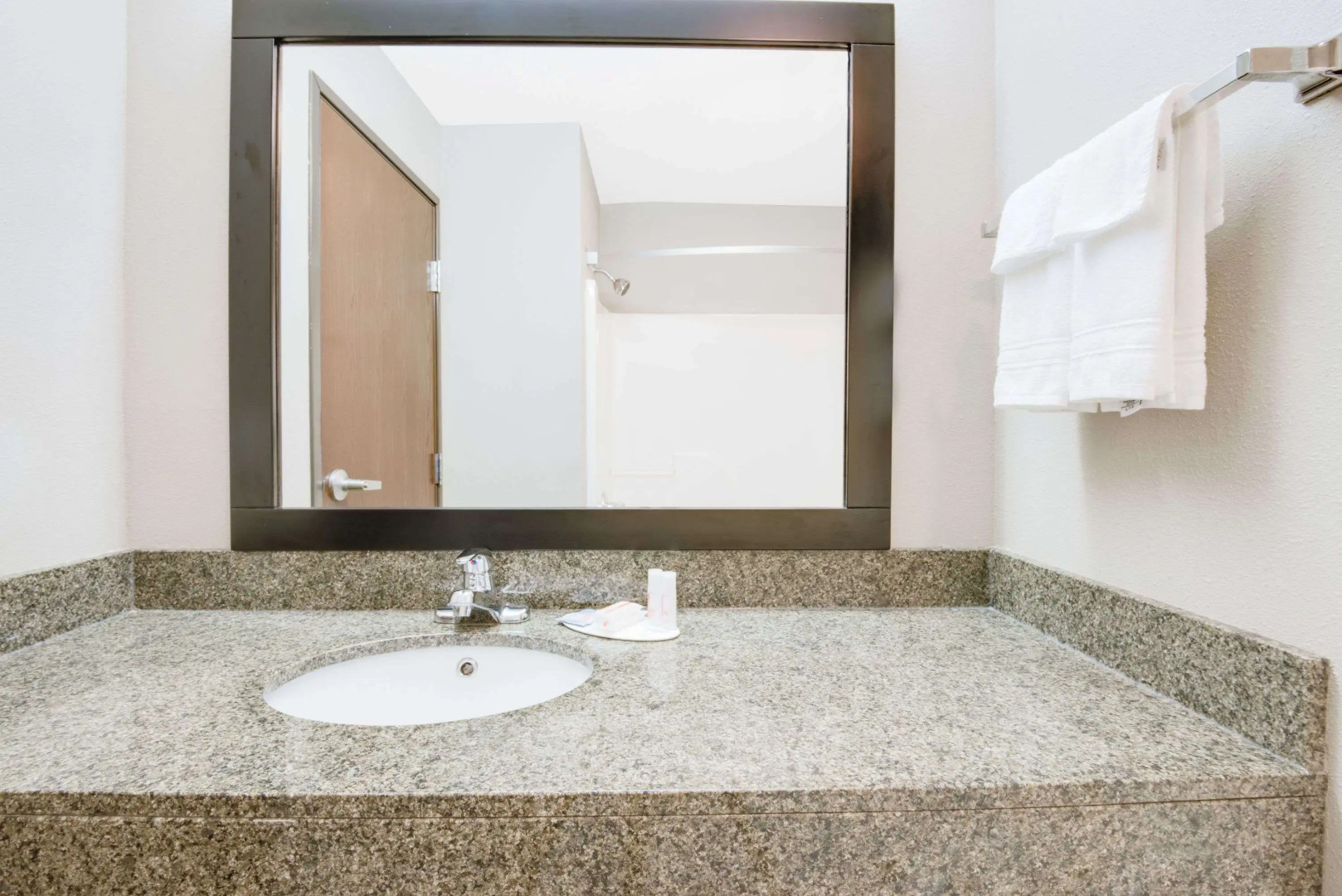 Super 8 By Wyndham Monett