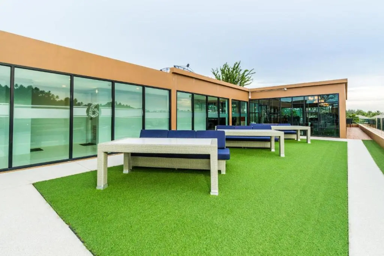 6 Avenue Surin by Lofty