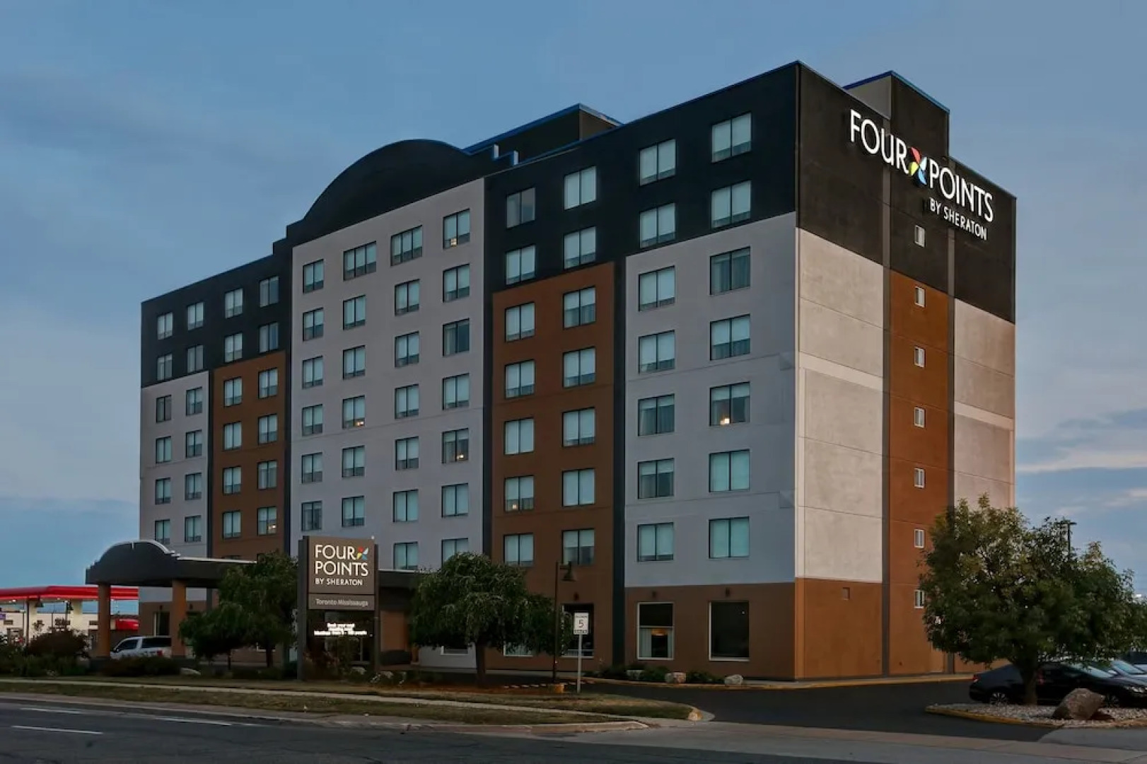 Отель Four Points by Sheraton Toronto Mississauga