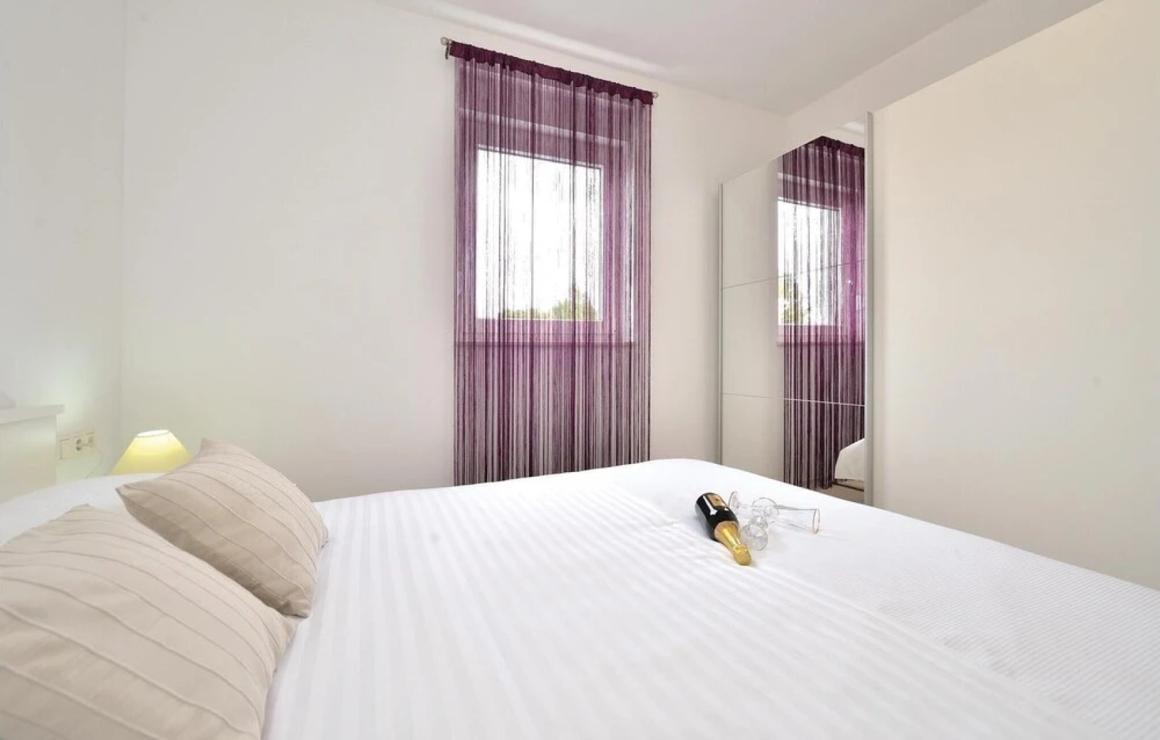 Nice Home in Vrsi-mulo With Wifi and 1 Bedrooms