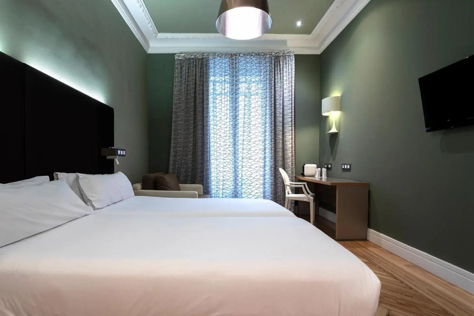 Petit Palace Lealtad Plaza