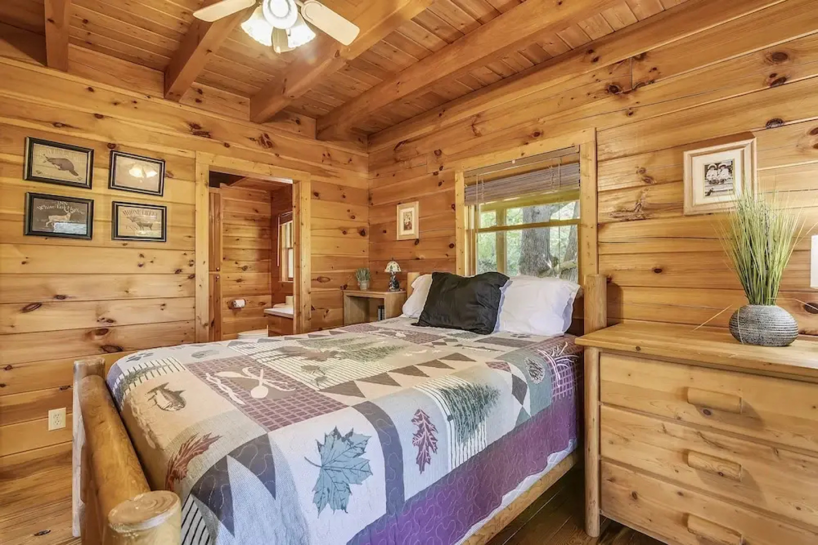 Mountain Serenity 2 Bedroom Cabin by RedAwning