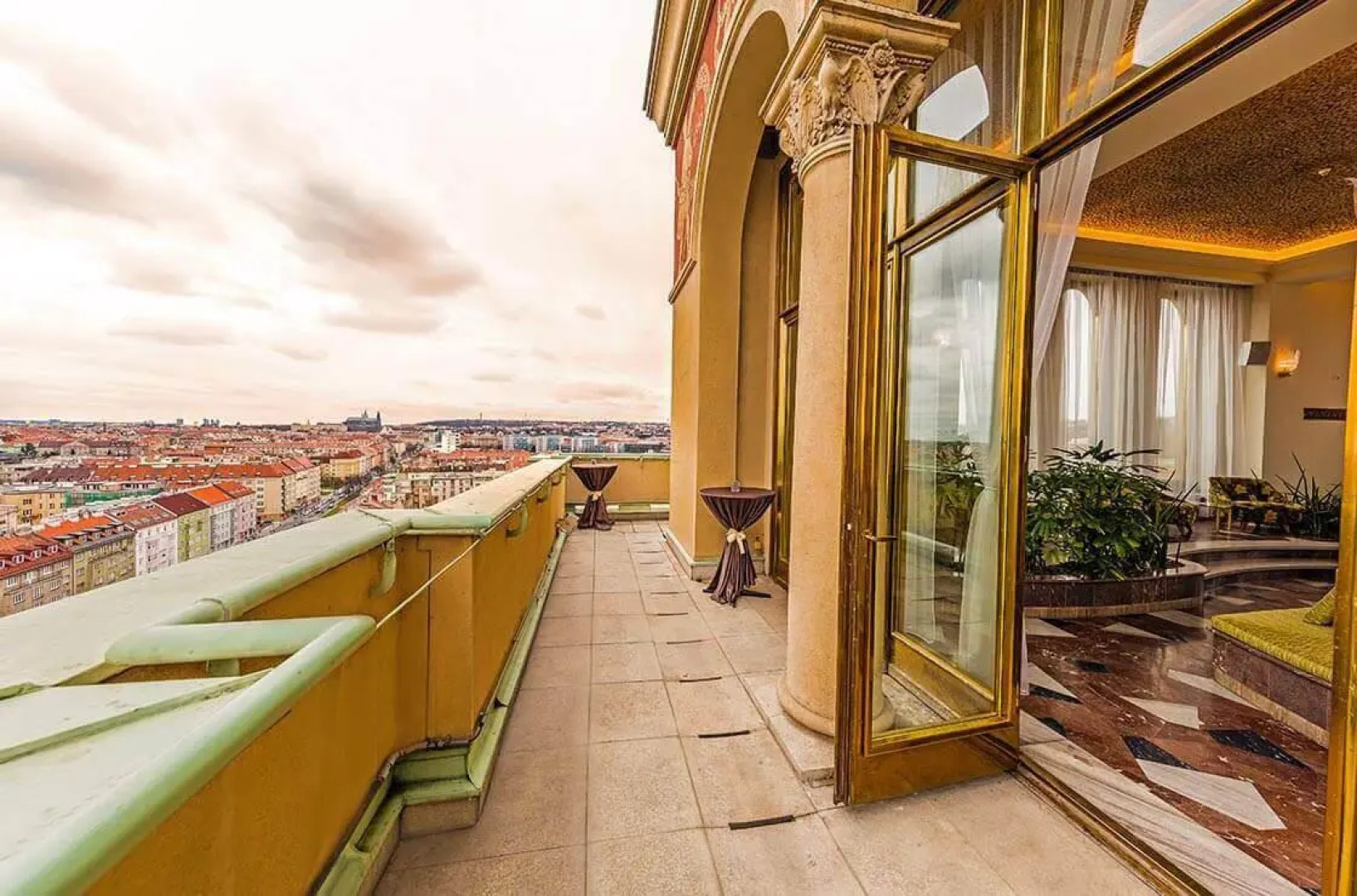 Grand Hotel International