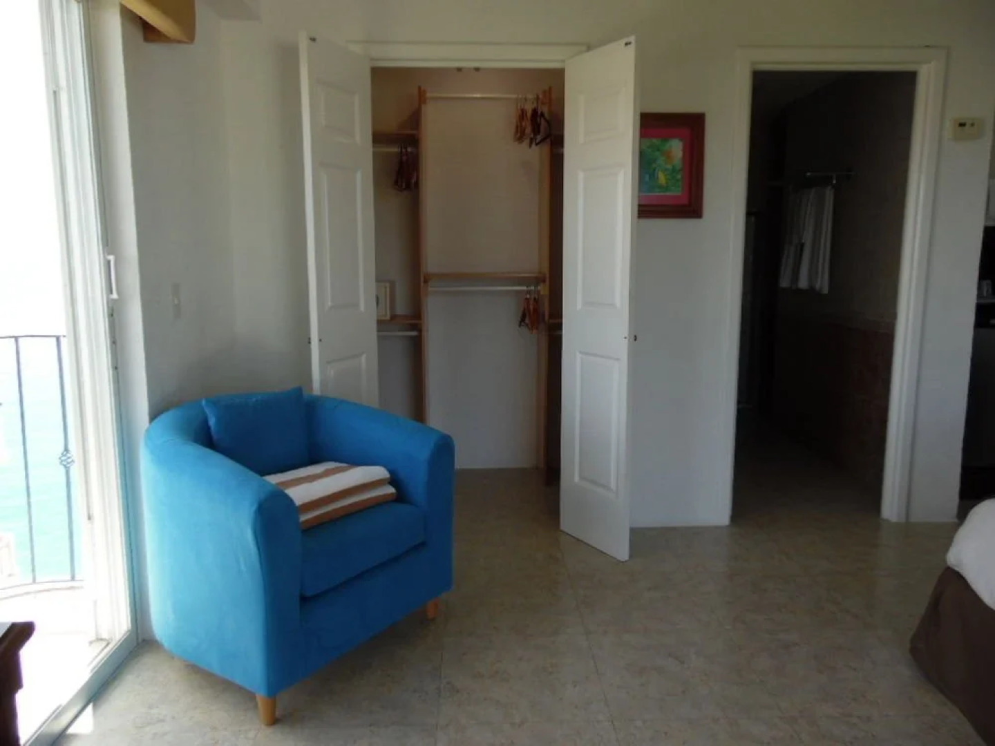 El Cantil Condominiums