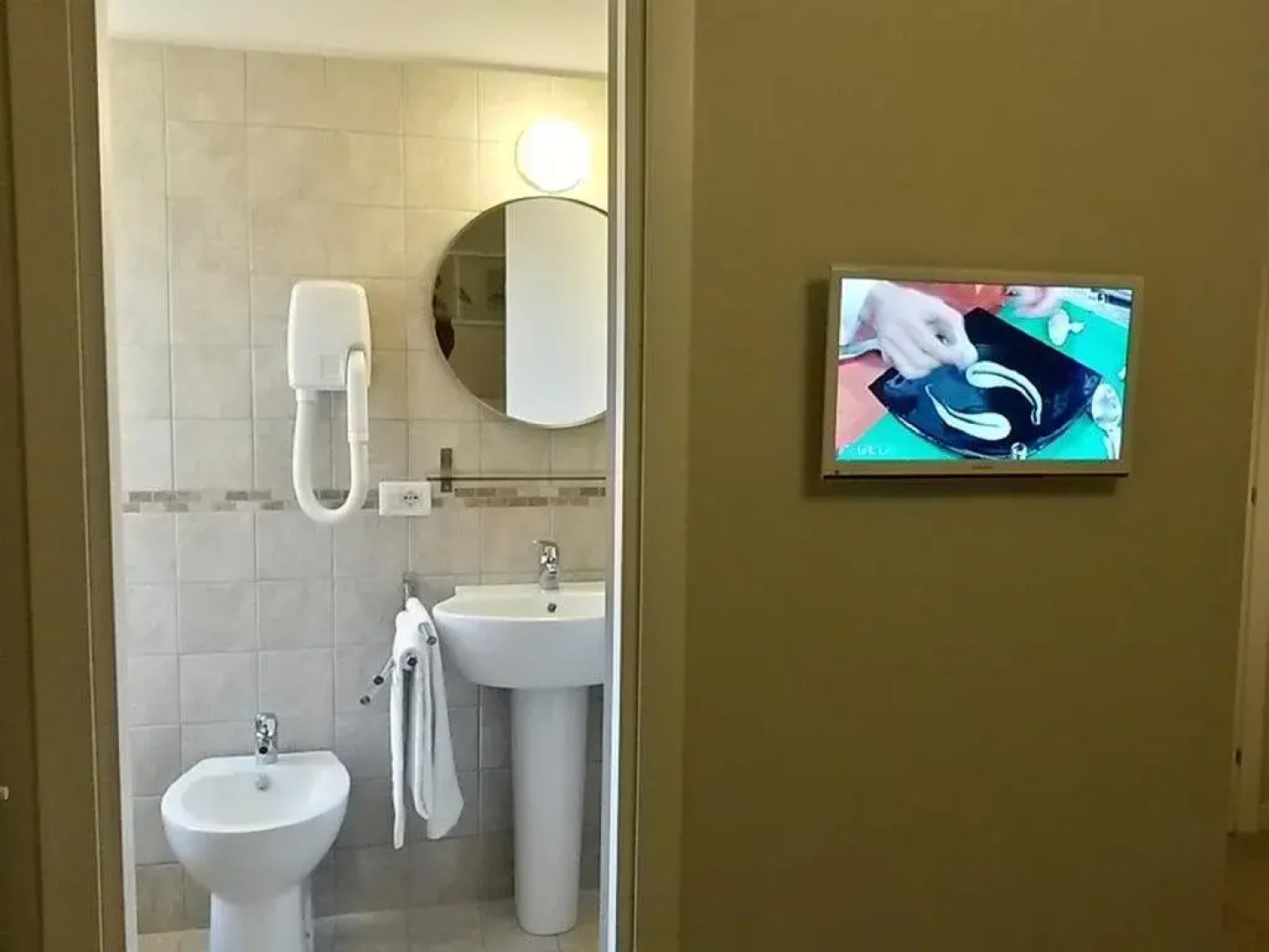 Bed & Breakfast 3Under