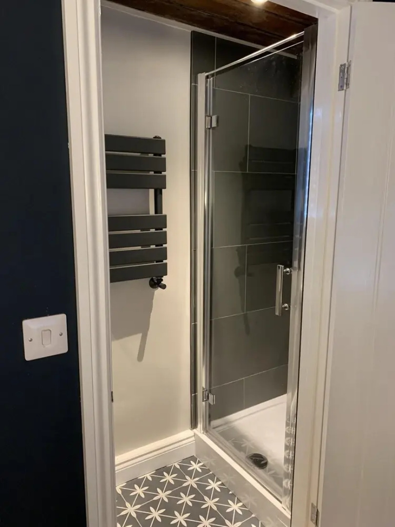 Min-Y-Fford, 19th century cottage, sleeps 8