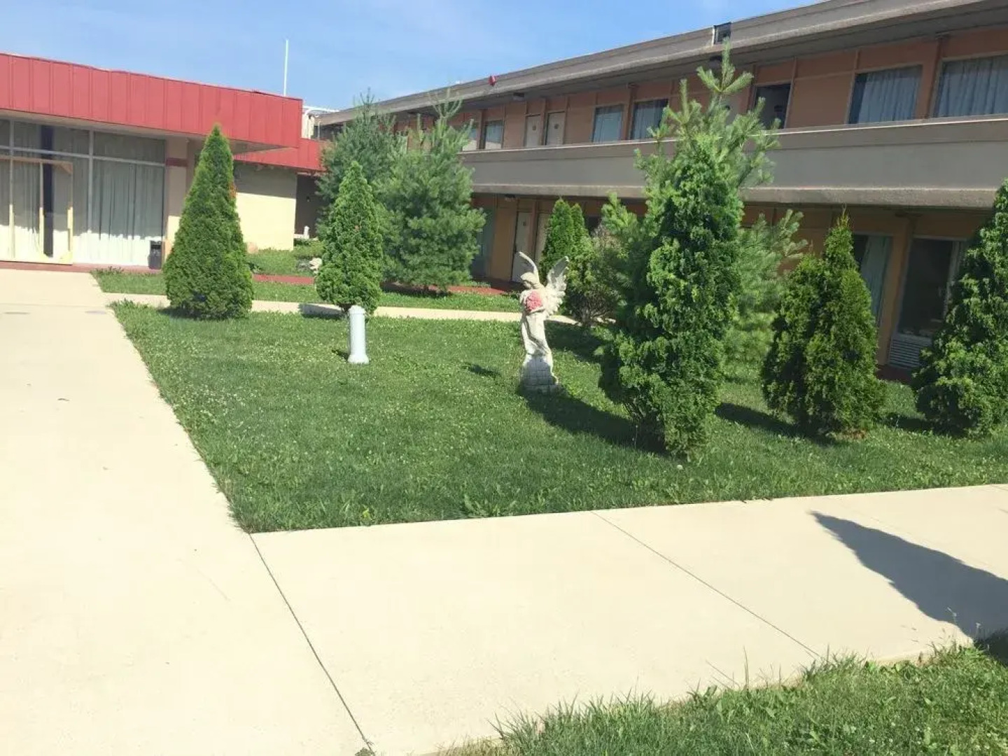 Red Carpet Inn & Suites - Muncie