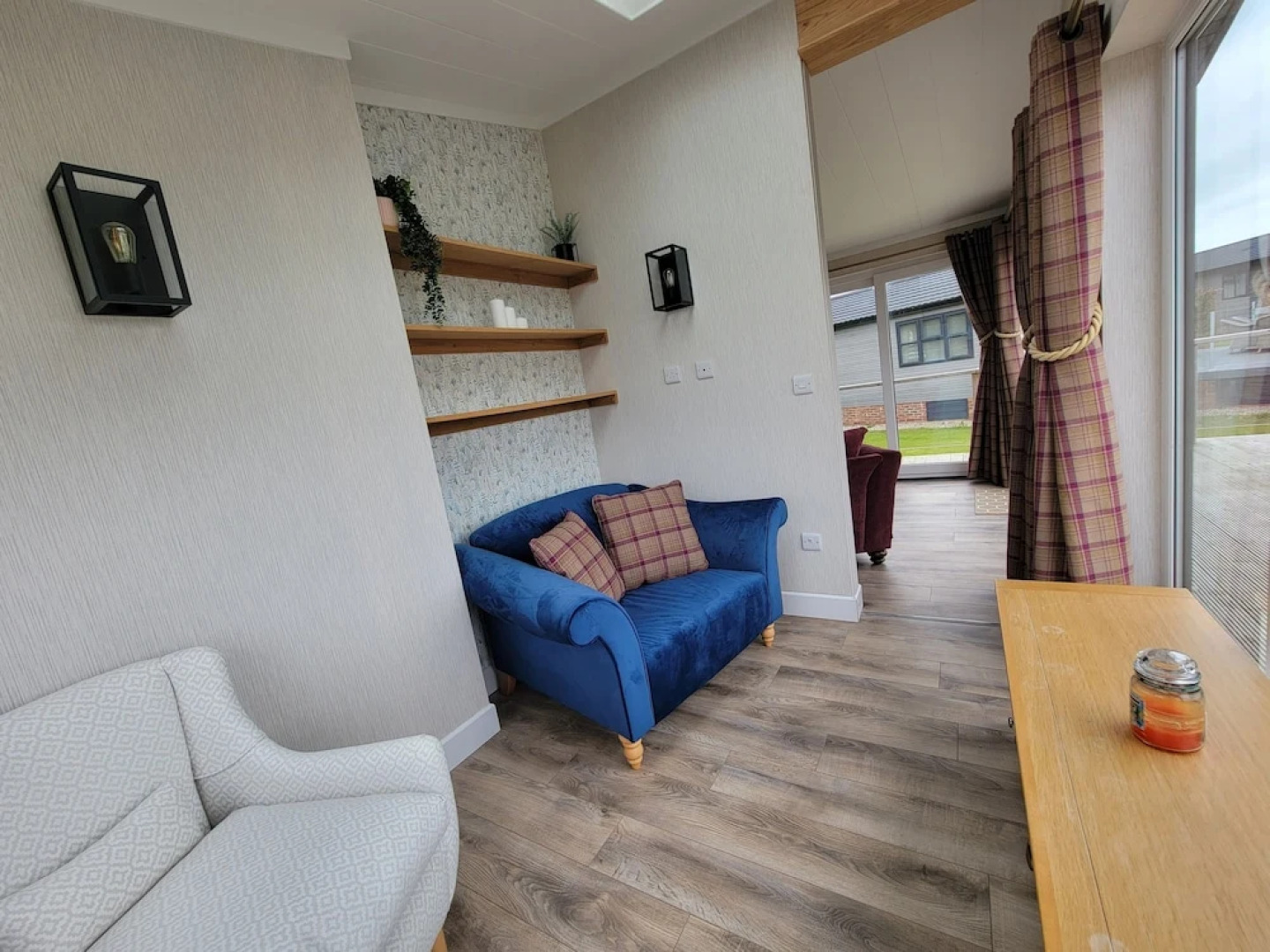 Luxury 2-bed Lodge in Routh, Sleeps 4 With Hot Tub