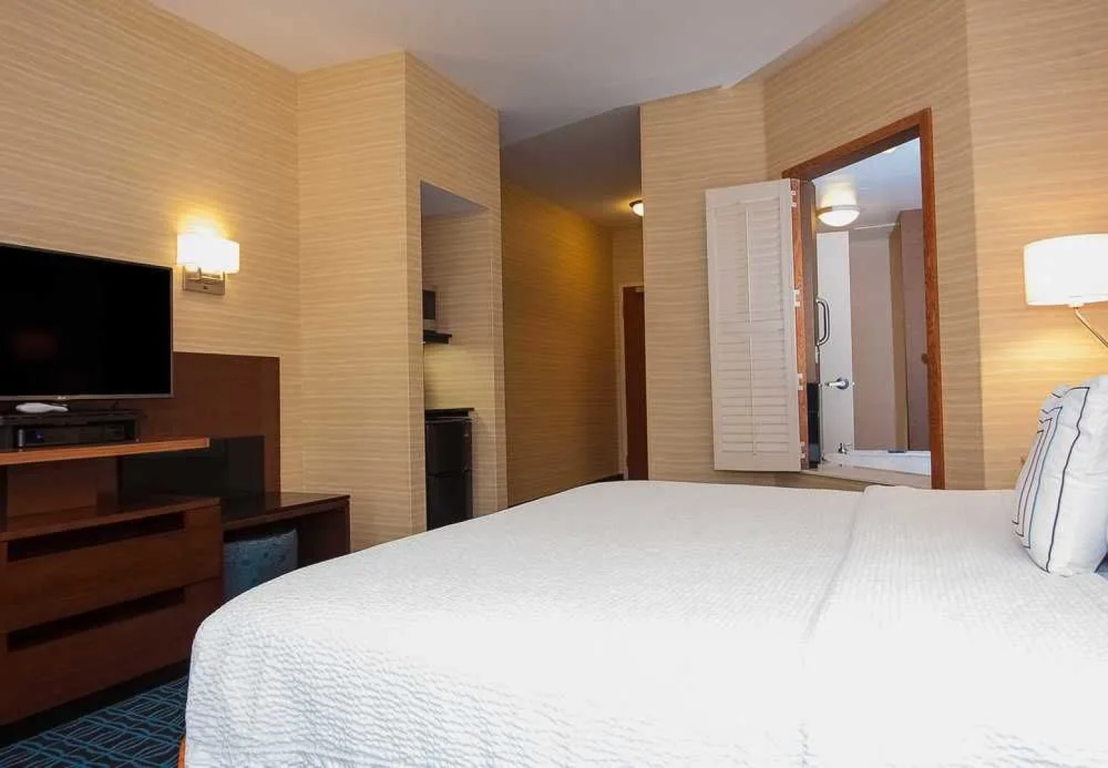 Comfort Inn & Suites South Akron