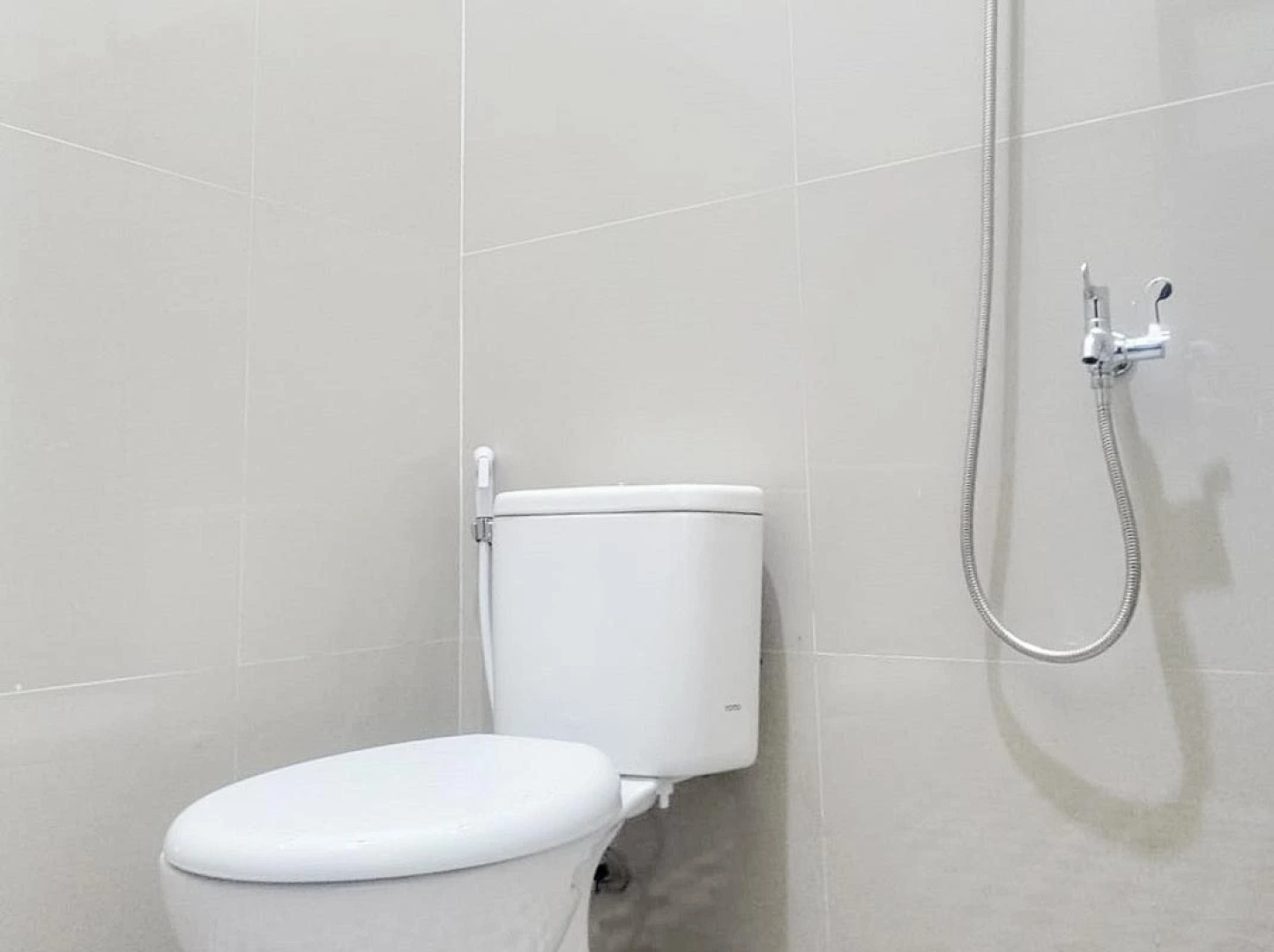 Grand Kencana Guesthouse near Wisata Bahari Lamongan