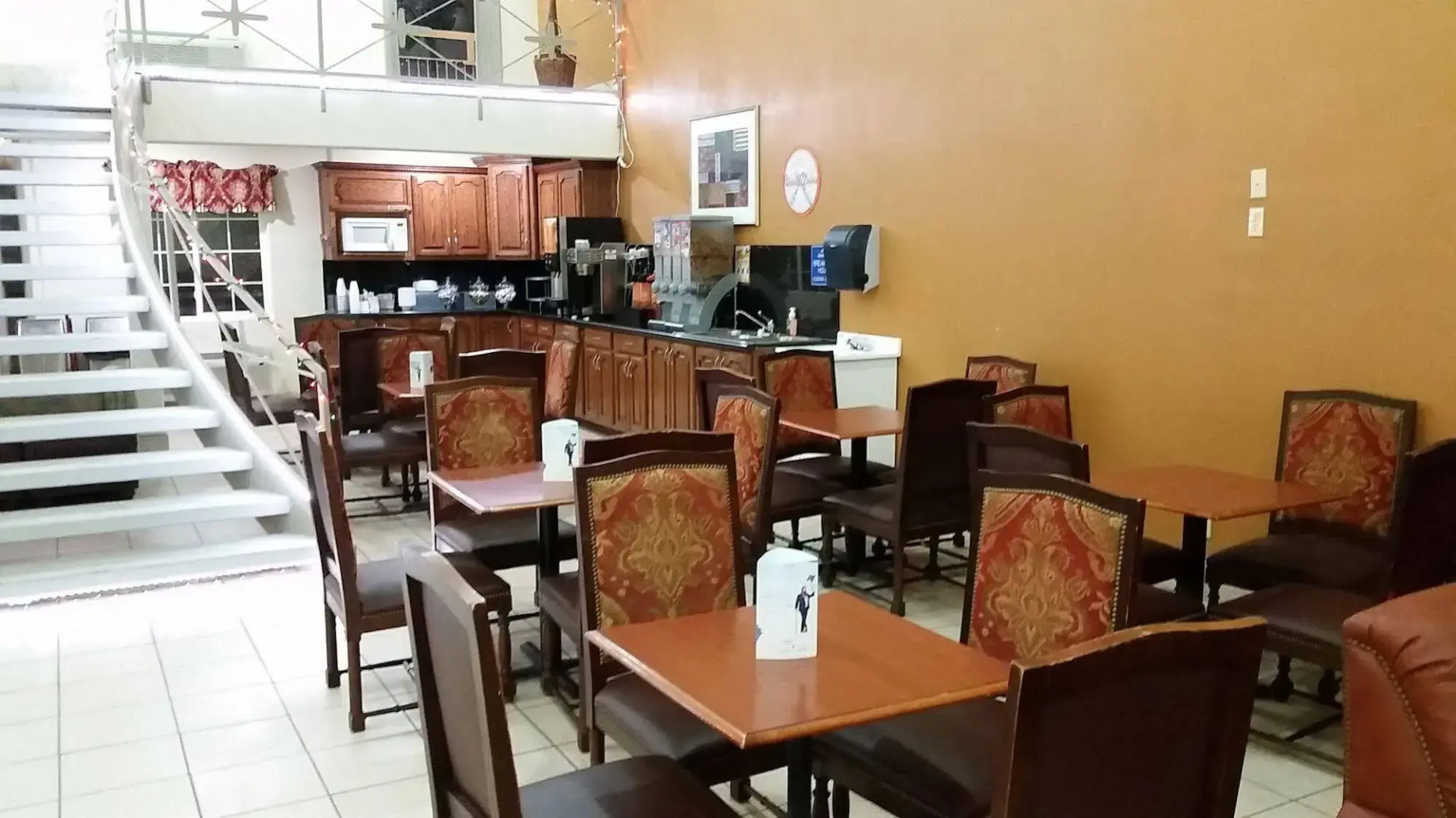 Red Carpet Inn & Suites